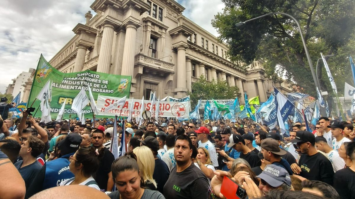 1° de Mayo en Rosario: gremios salen a la calle contra Milei y la reforma laboral