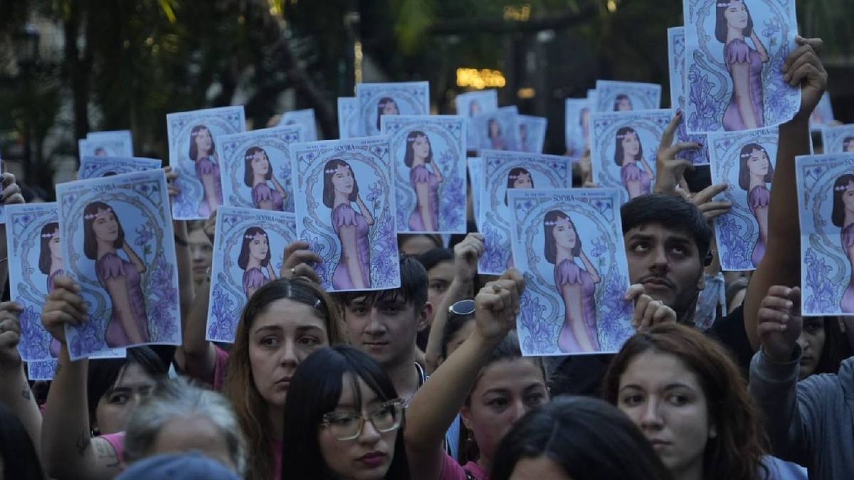 Multitudinaria marcha en Rosario pidió justicia por Sophia Civarelli