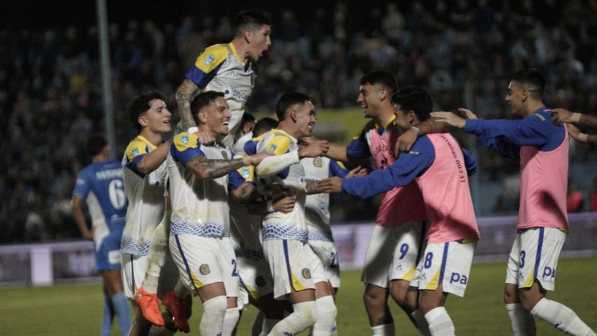 Central se clasificó a octavos tras vencer 2-1 a Estudiantes en Río Cuarto