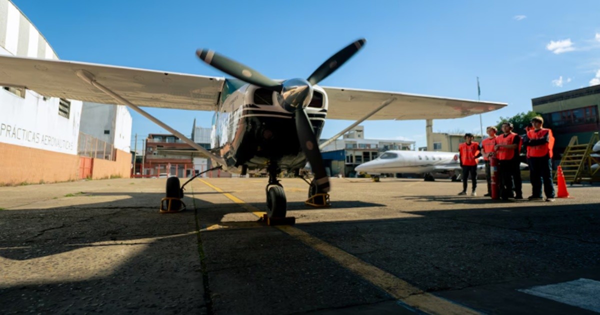 Avión narco incautado cerca de Rosario ahora forma técnicos aeronáuticos