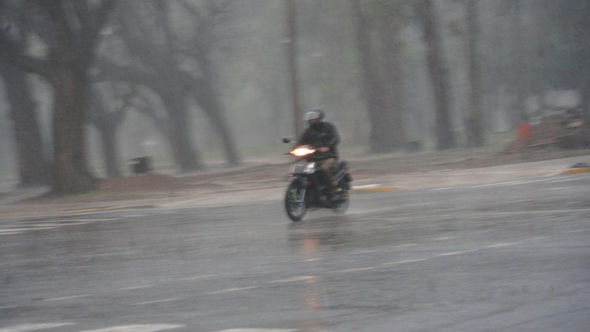 Tormentas en Rosario: el pronóstico oficial amplió la alerta para el domingo
