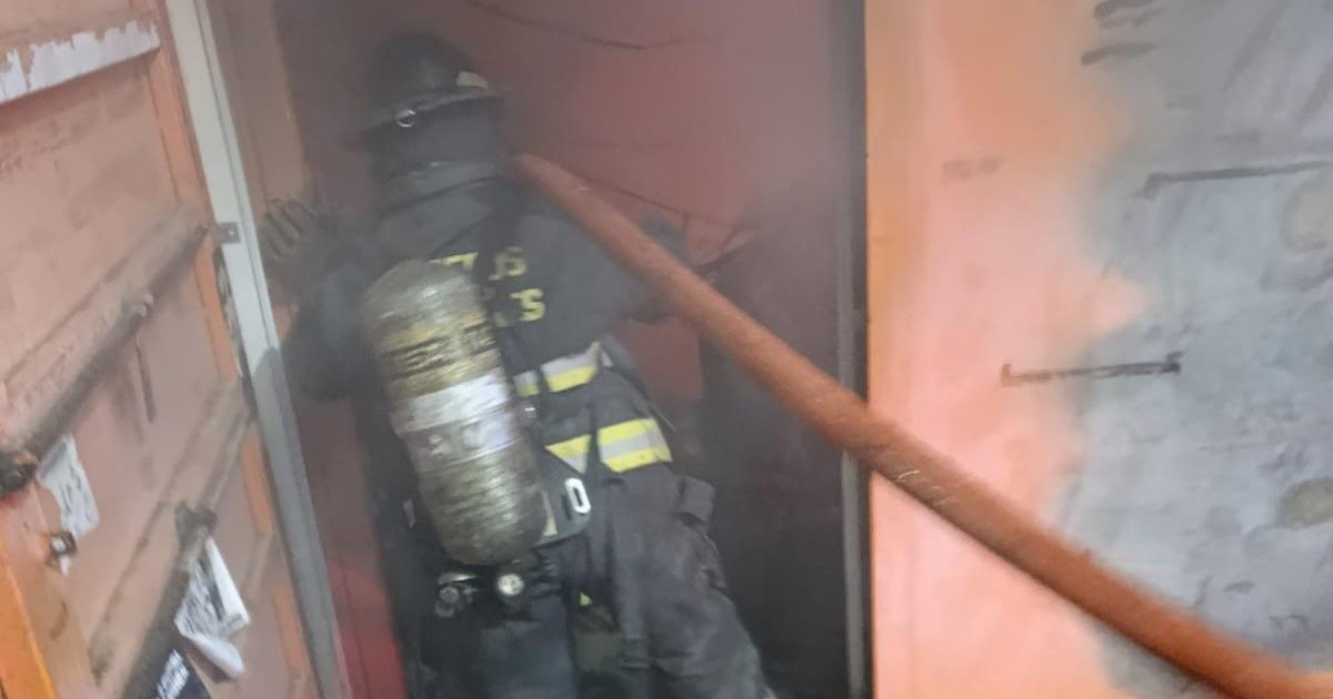Tres incendios en una noche: el supermercado Apolo y dos casas ardieron en Rosario