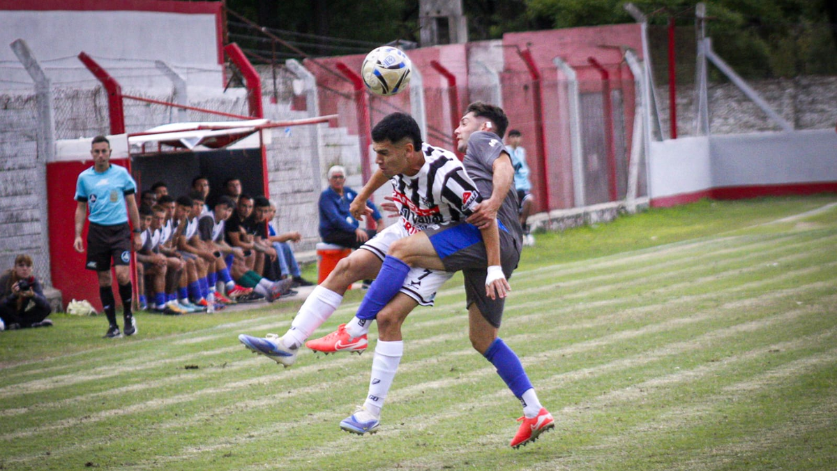 Argentino de Rosario cayó 1-0 ante Mercedes por error de su arquero
