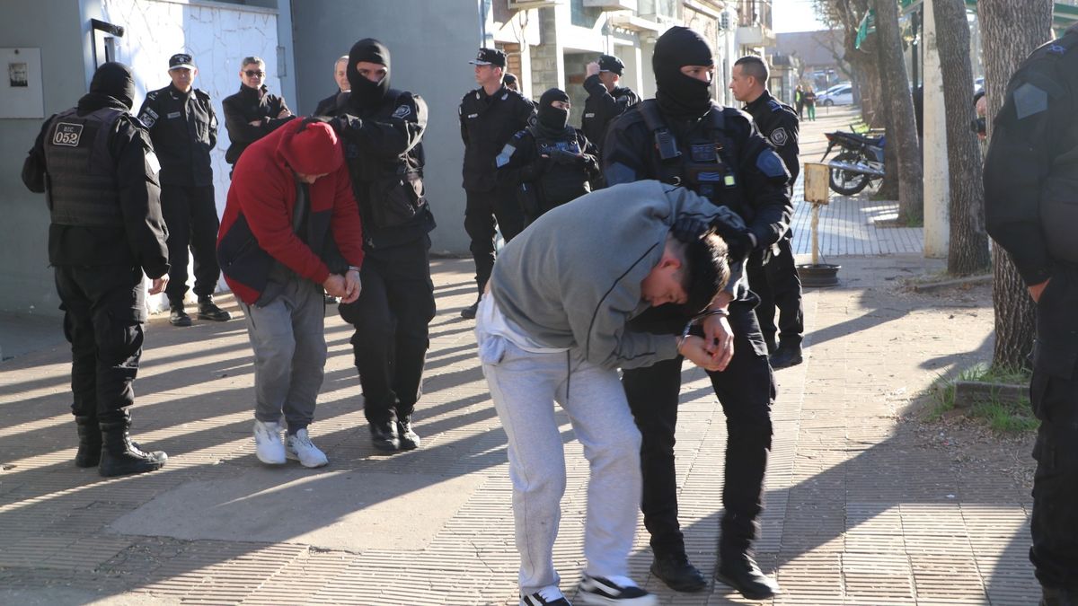 Arroyo Seco: trasladaron a los 21 detenidos de la Seccional 27 por superpoblación