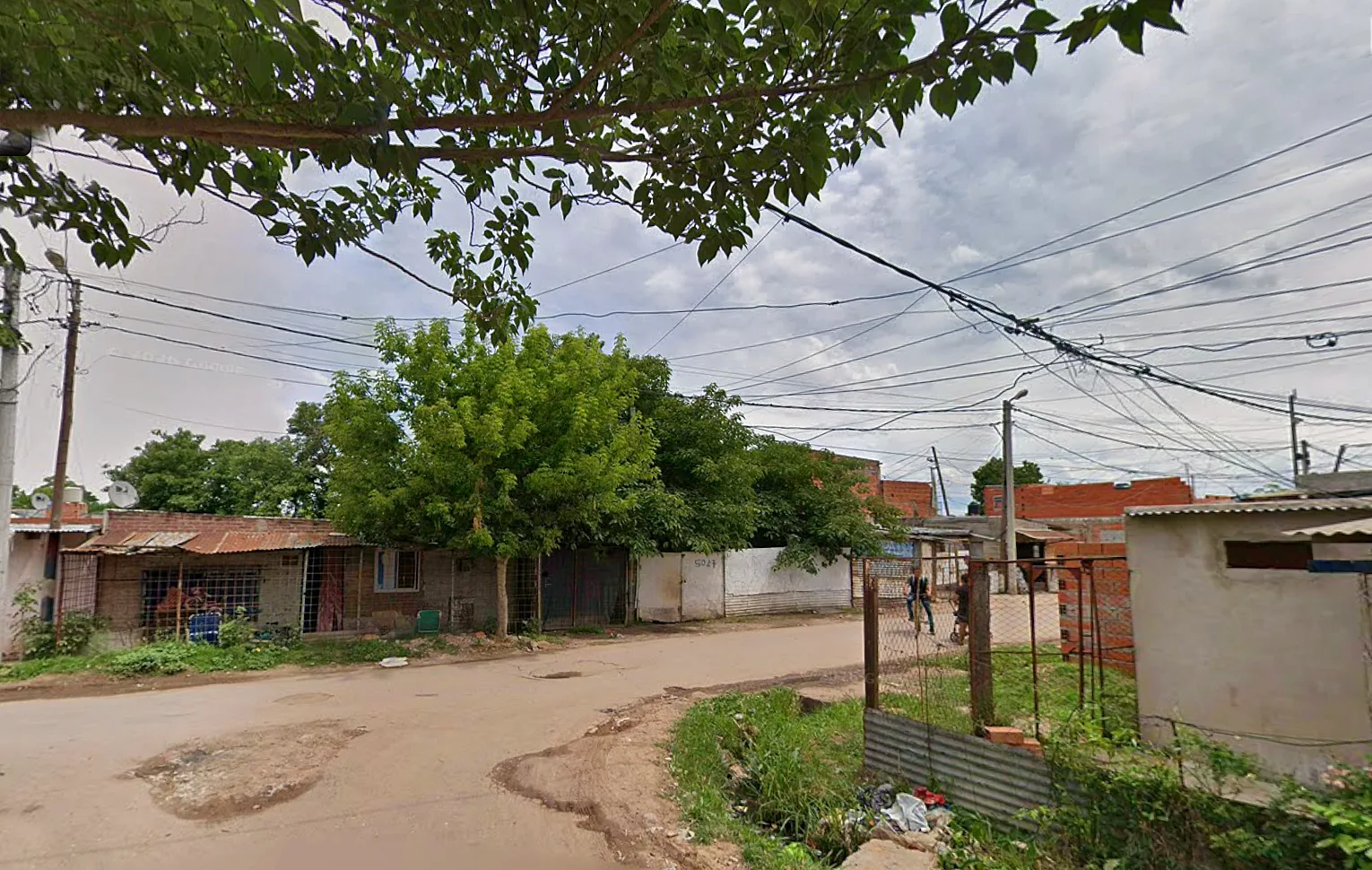 Balacera en Vía Honda, Rosario: joven de 20 años muerto y una chica herida