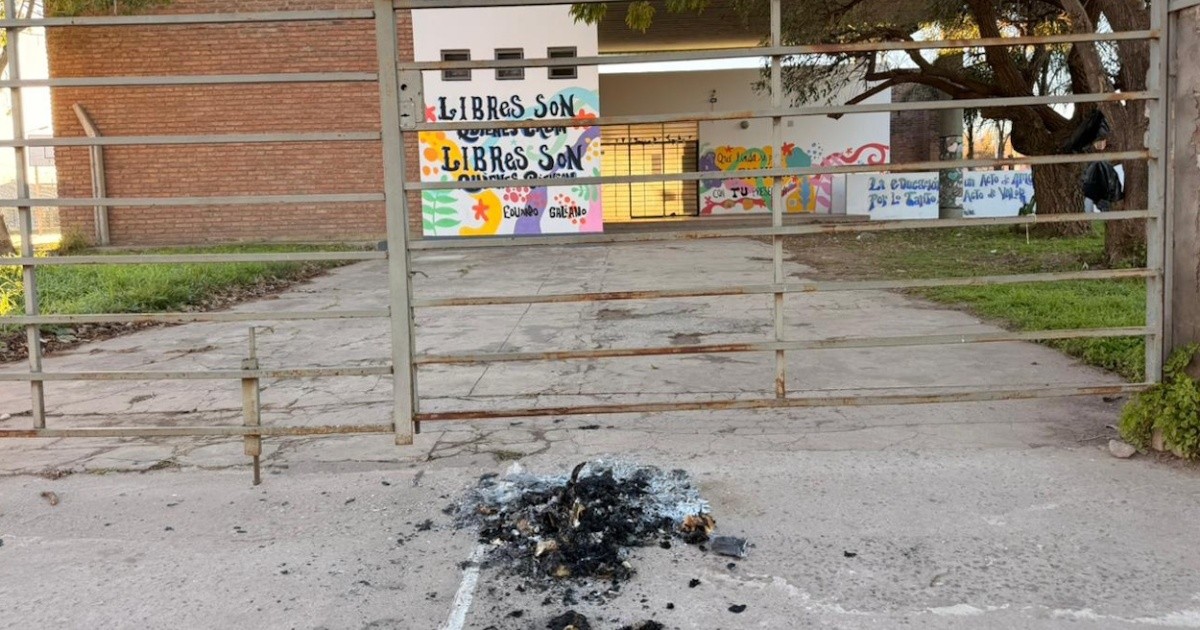 Ataque con molotov y nota mafiosa en una escuela de Villa Gobernador Gálvez