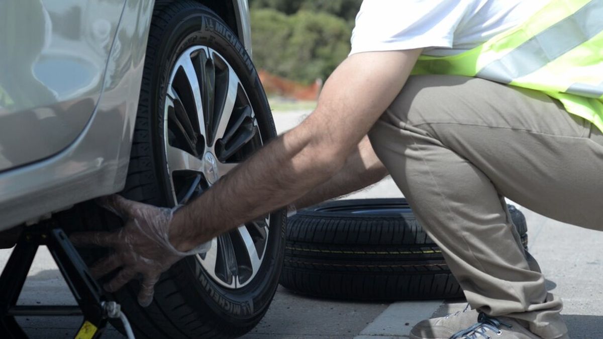Rosario: autos 0 km sin rueda de auxilio y el riesgo que preocupa por las rutas