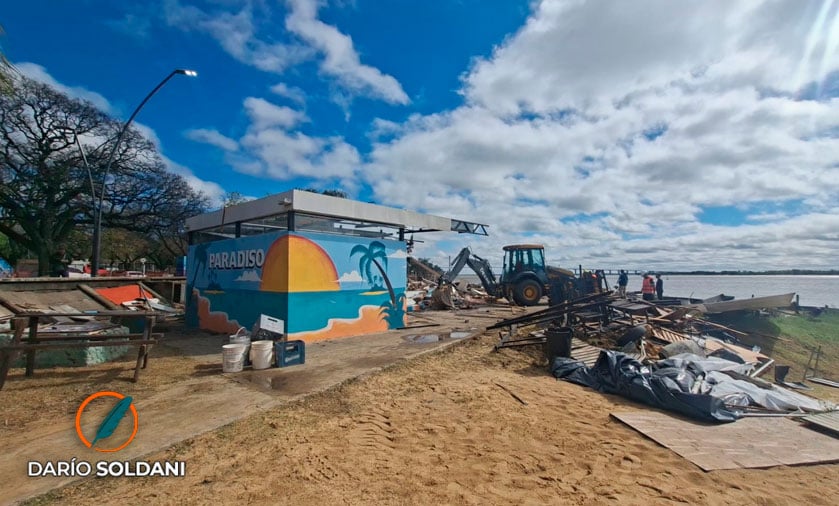 Rosario: demuelen el bar Paradiso para sumar 3.450 metros cuadrados de playa