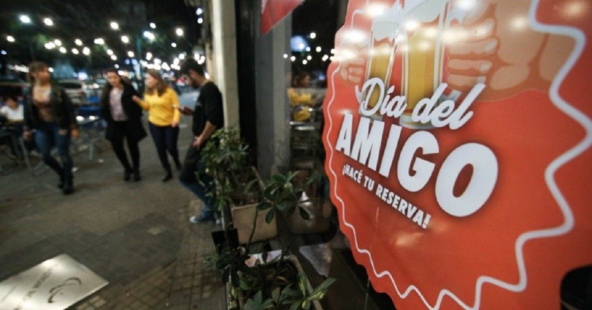 Día del Amigo en Rosario: bares llenos pese a la derrota del Mundial y la lluvia