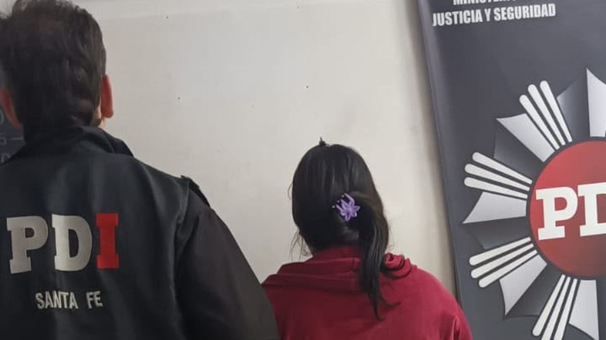 Mujer prófuga por extorsionar comerciantes en Rosario se presentó en la PDI