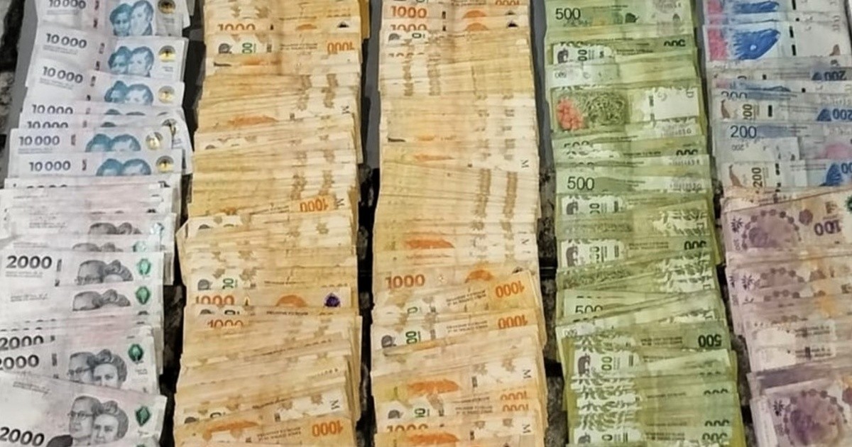 Caen dos policías de Santa Fe por extorsión: los agarraron con billetes marcados