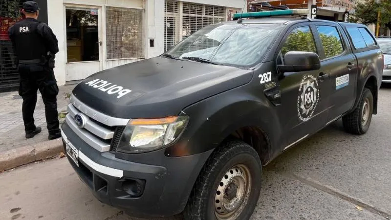 Cae pareja en Rosario por estafar con paquetes turísticos por WhatsApp