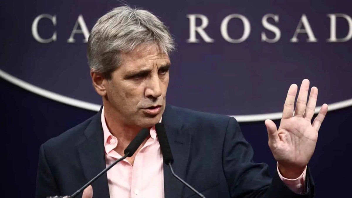 Caputo descartó ayuda para familias endeudadas en Rosario y el país: