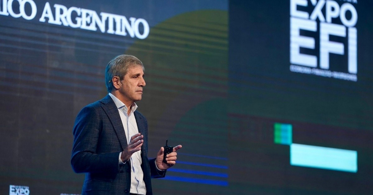 Caputo defiende el programa económico y promete que la inflación bajará