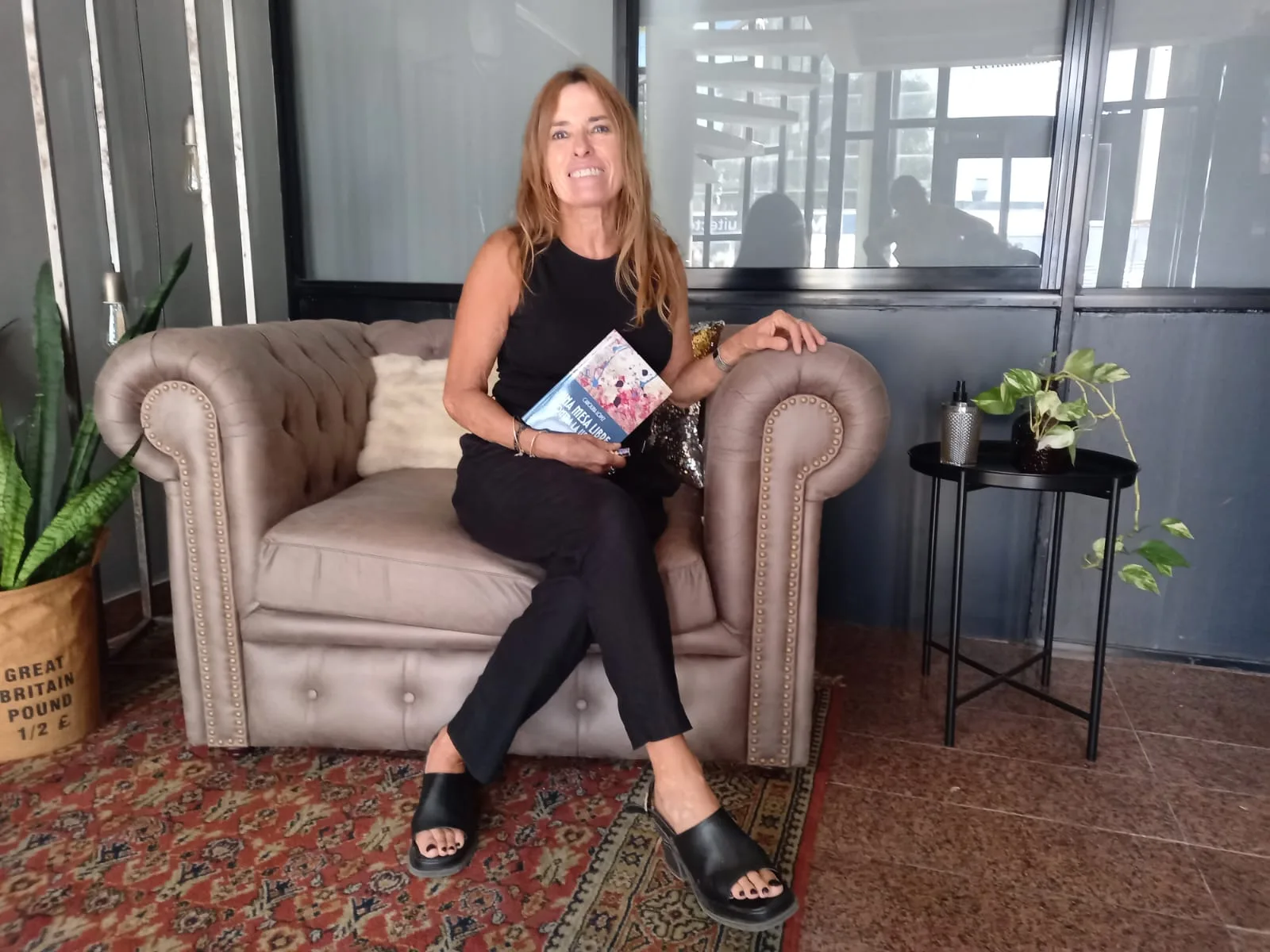 Escritora rosarina presenta libro de cuentos sobre vínculos familiares
