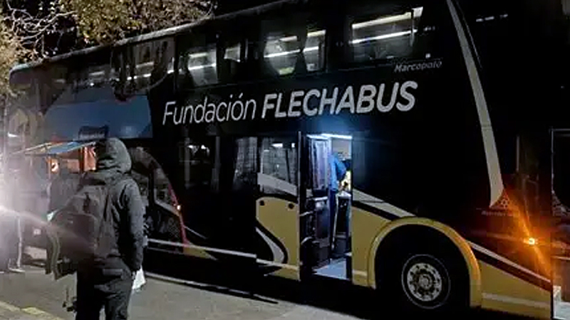 Casi 1.000 personas en la calle en Rosario: refugios al límite y el micro solidario suma una noche