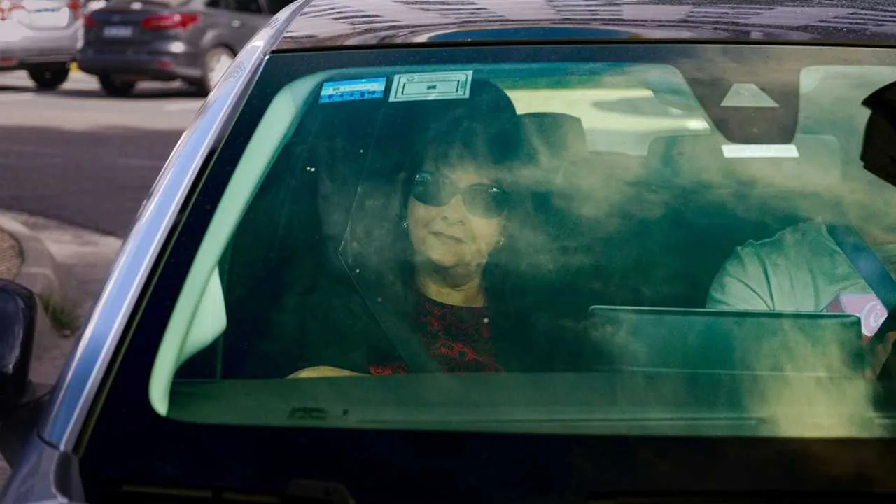 Adorni debe 70 mil dólares: las prestamistas policías declararon ante la Justicia