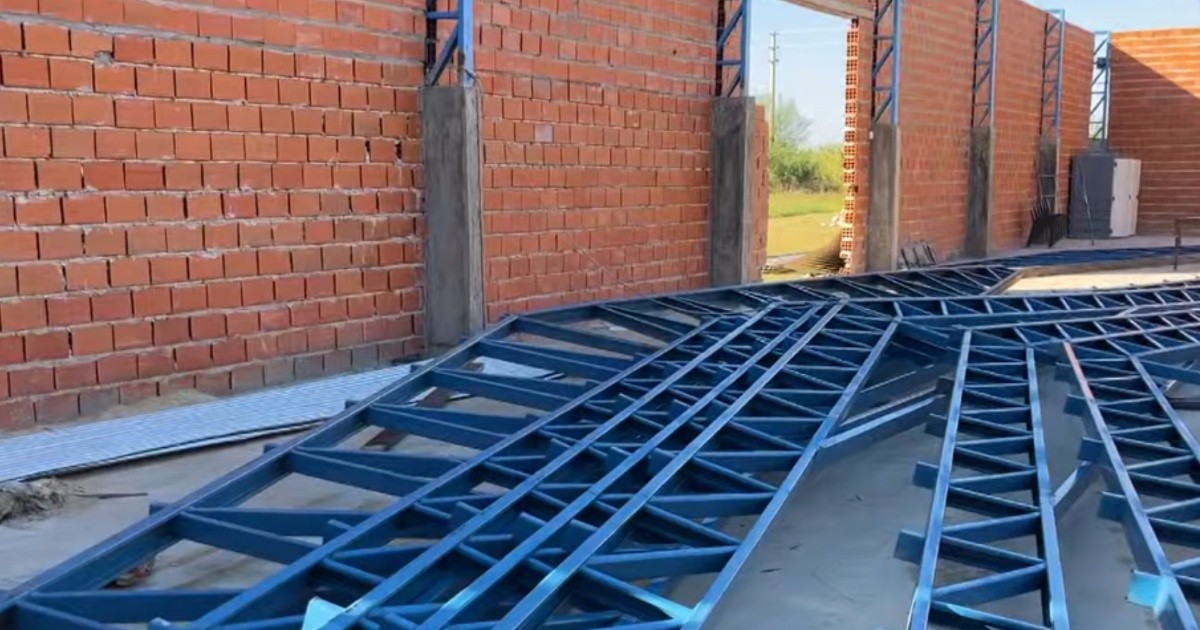 Rosario: viga de hierro aplastó a trabajador en Cristalería y lo evacuaron en helicóptero