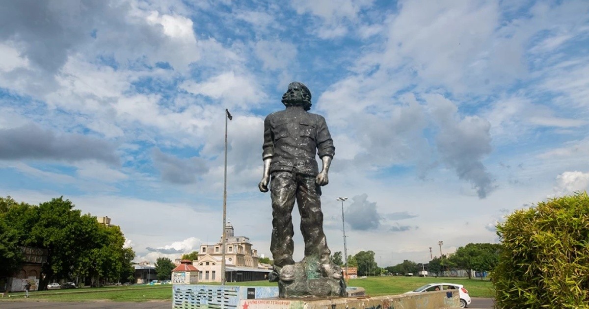 LLA quiere borrar al Che Guevara de las plazas y el viaducto de Rosario
