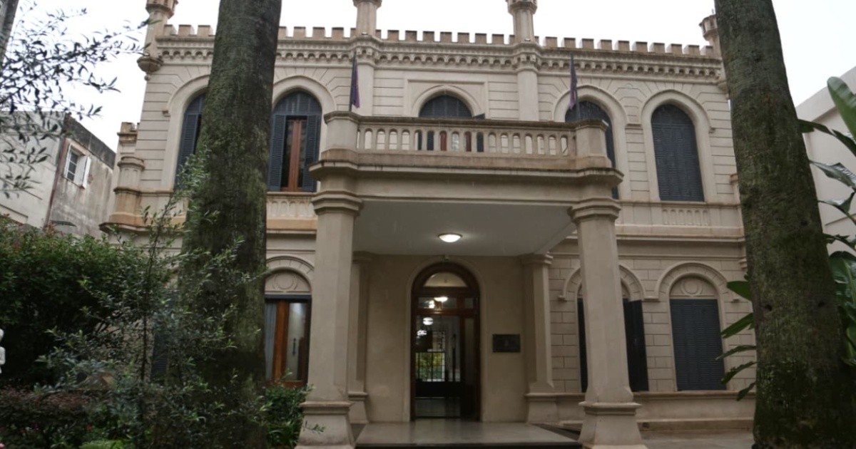 Santa Fe cobrará hasta $6 millones a padres por amenazas falsas en escuelas