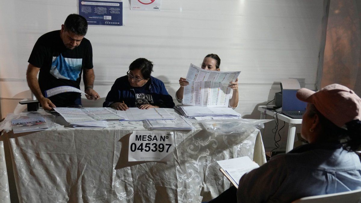 Perú: elecciones con 35 candidatos reflejan crisis política profunda
