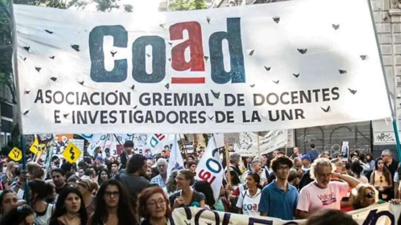 Docentes de la UNR paran este miércoles y escalan el conflicto en Rosario