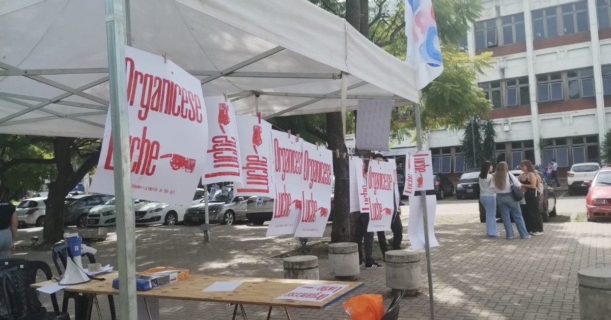 Universidad de Rosario: carpa itinerante y paro total por la crisis salarial