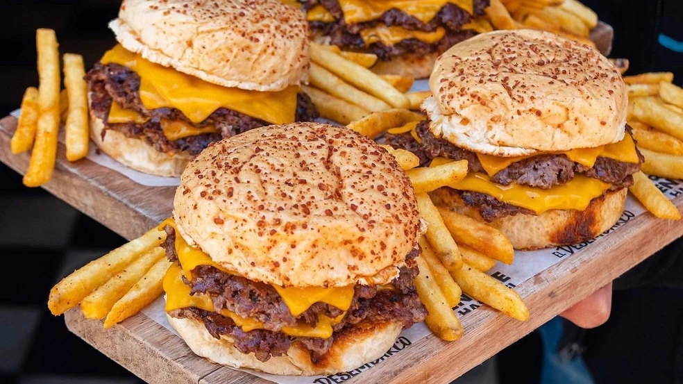 Hamburgueserías de Rosario crean cámara empresarial y lanzan promo a $1000