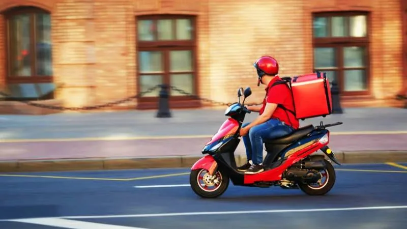 Deudas y tasas del 700% anual: la trampa financiera del delivery en Argentina