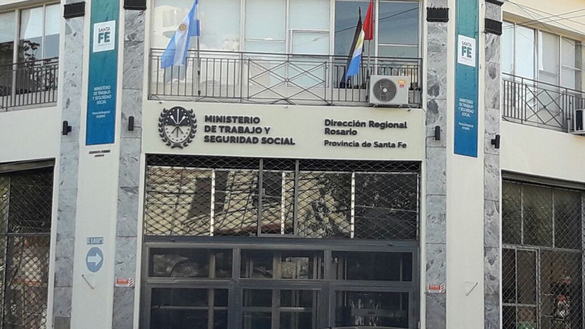 Crisis laboral en Santa Fe: acuerdo en láctea y despidos en empresa de logística