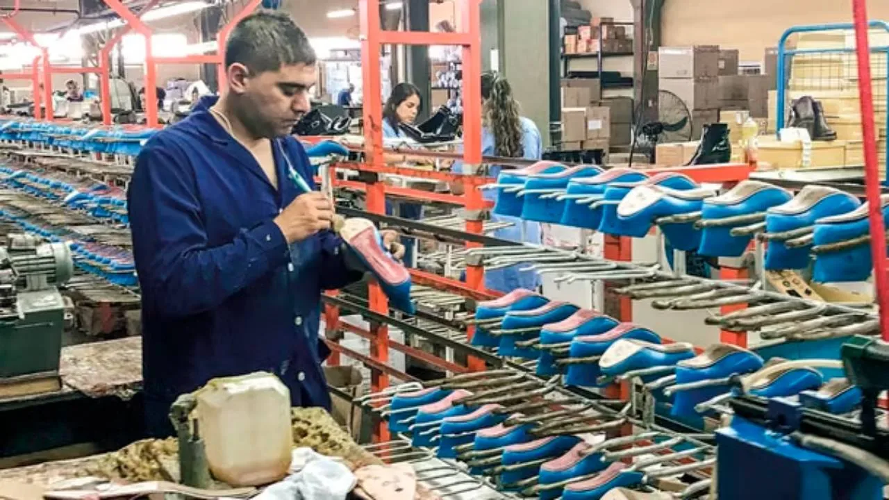 Crisis del calzado en Argentina: cayó 26,5% la producción y se perdieron 9.000 empleos