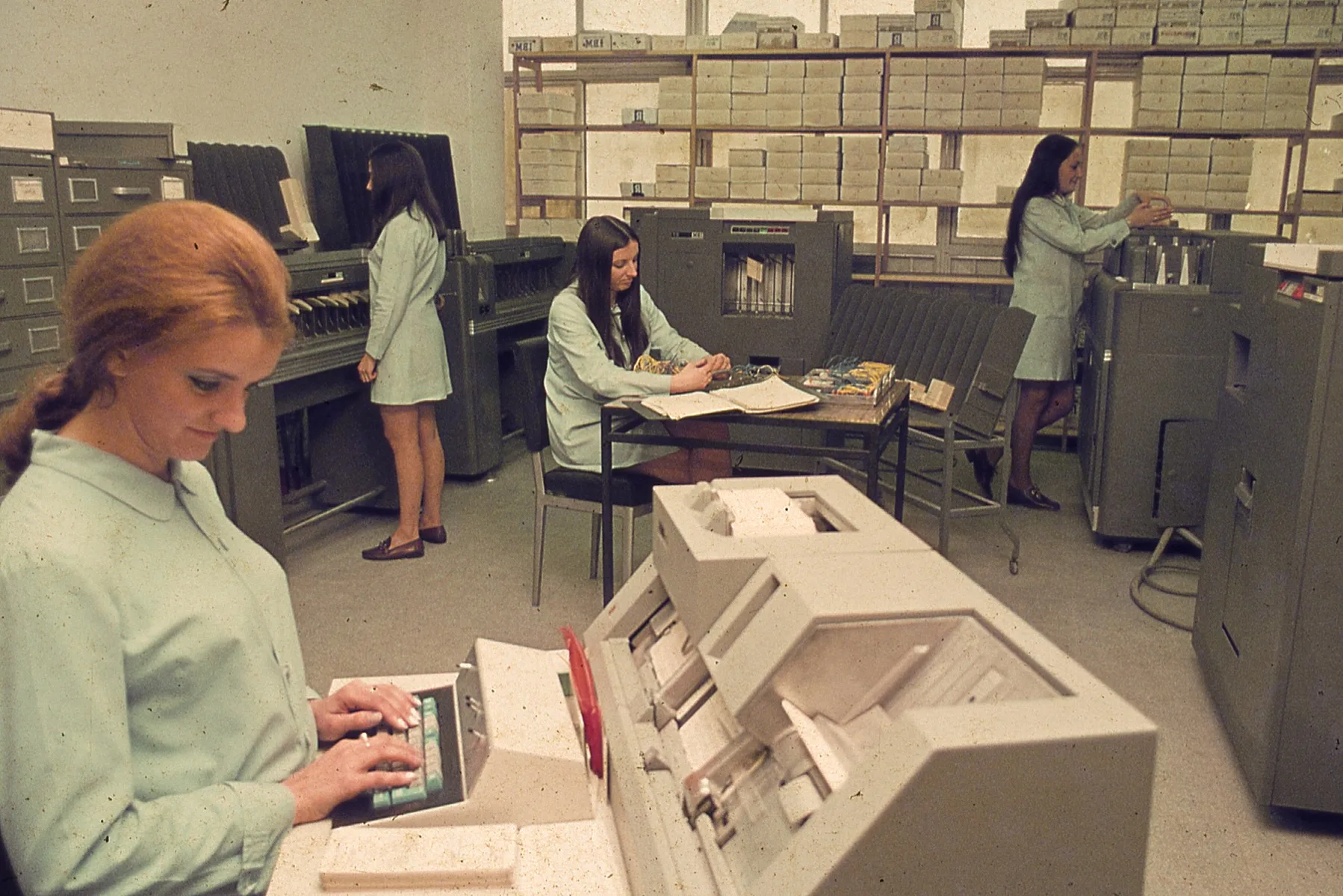 Las 25 mujeres de Rosario que desafiaron a IBM y revolucionaron la informática argentina