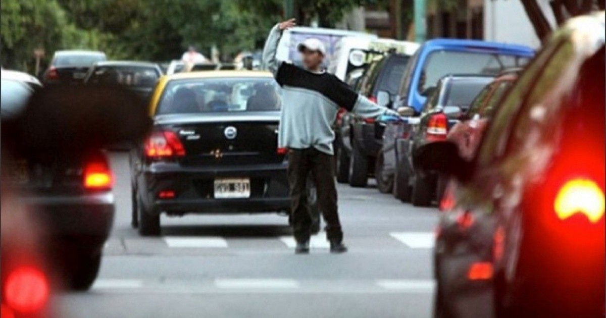 Cuidacoches en Santa Fe: Cococcioni pidió sanciones rápidas sin juicios