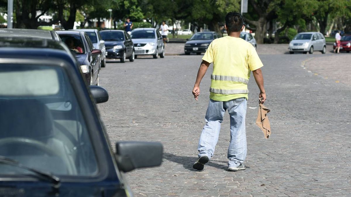 Rosario: se cayó el debate sobre cuidacoches en el Senado por falta de acuerdo en Unidos
