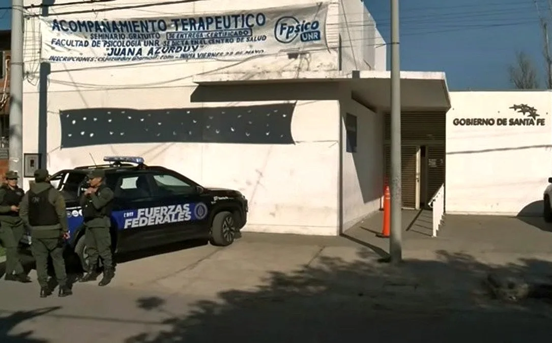 Amenaza mafiosa en un centro de salud de Empalme Graneros: nota y vainas en el piso