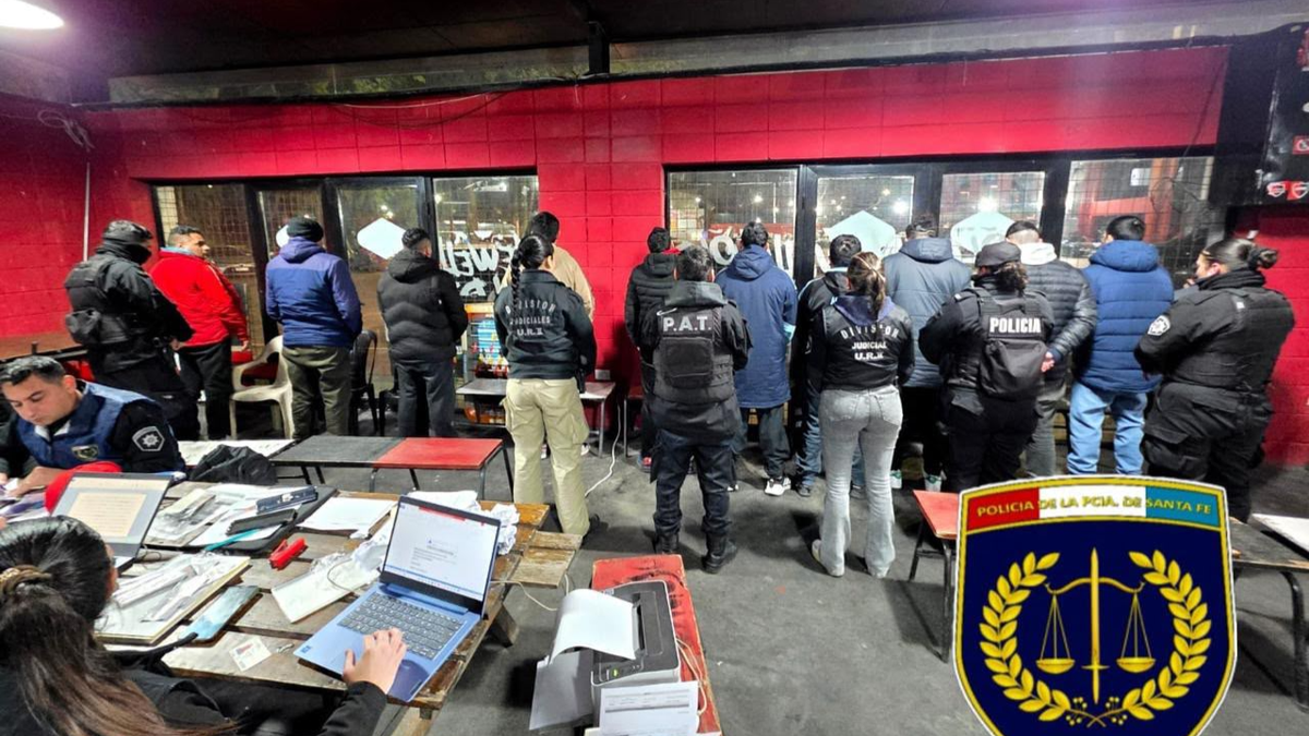 Entradas falsas y derecho de admisión: 13 hinchas de Independiente demorados en Rosario