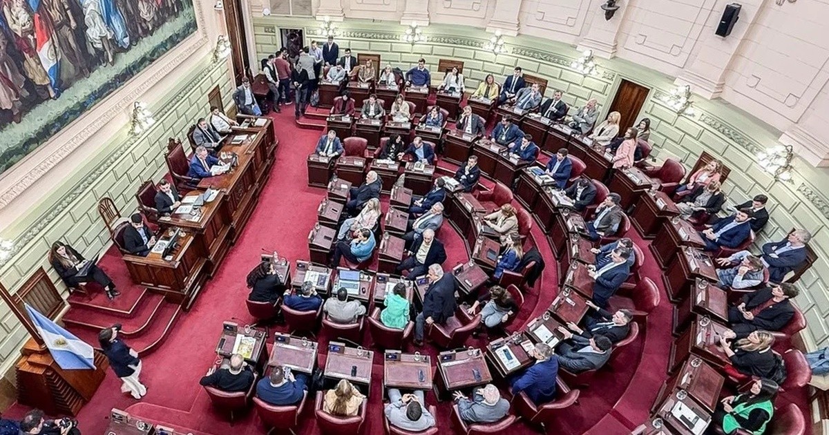 Santa Fe: deudores alimentarios no podrán ir a la cancha ni al casino