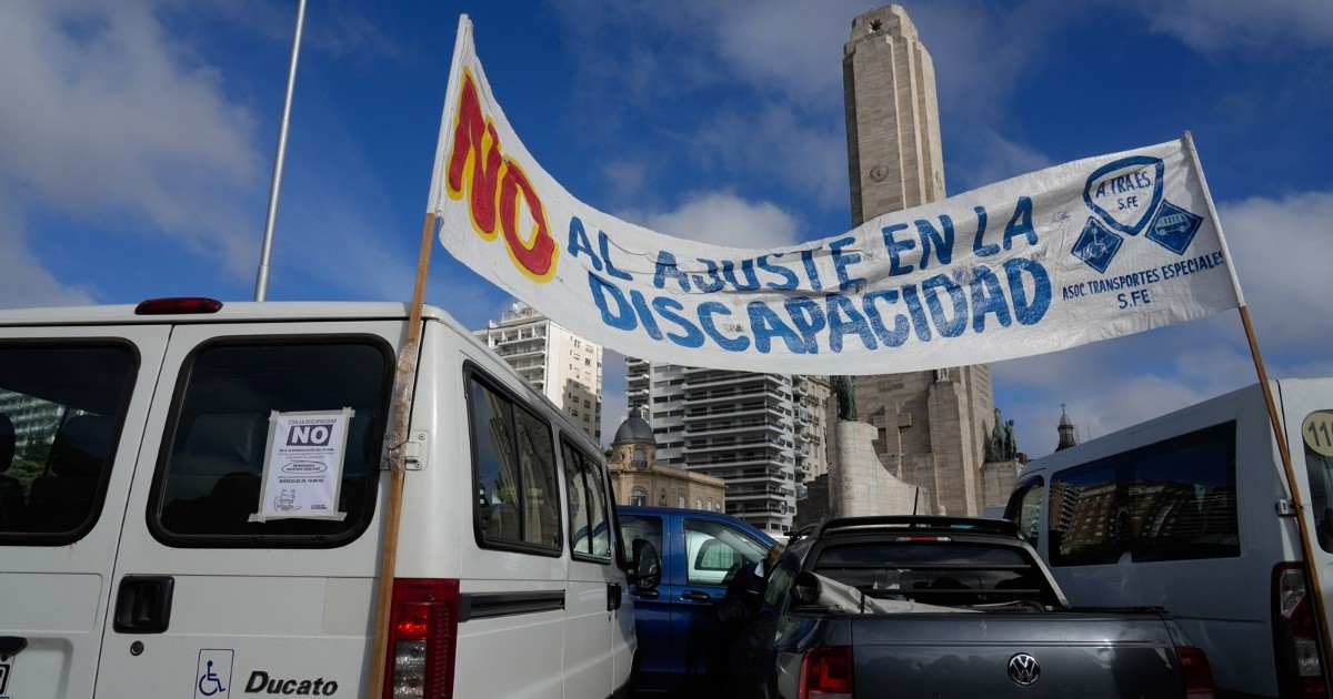 Transportistas de Santa Fe marchan al Congreso por la emergencia en discapacidad