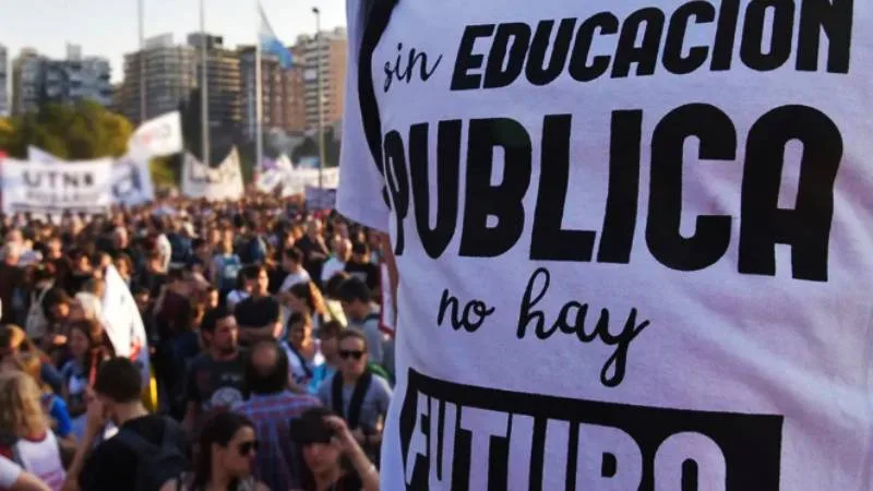 Docentes de la UNR van al paro 48 horas el 27 y 28 de agosto en Rosario