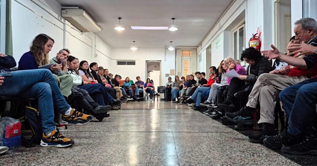 UNR Rosario: docentes convocan a asamblea para definir paro y reclamo salarial