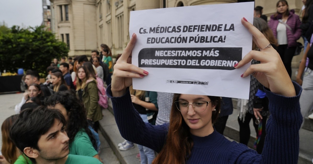 Docentes de la UNR paran toda la semana por el financiamiento universitario
