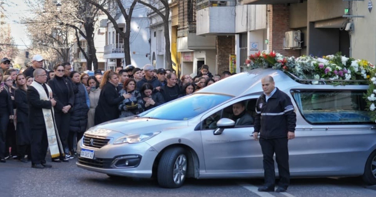 Rosario: sepultaron al policía muerto tras la violencia en la final de la Liga Cañadense