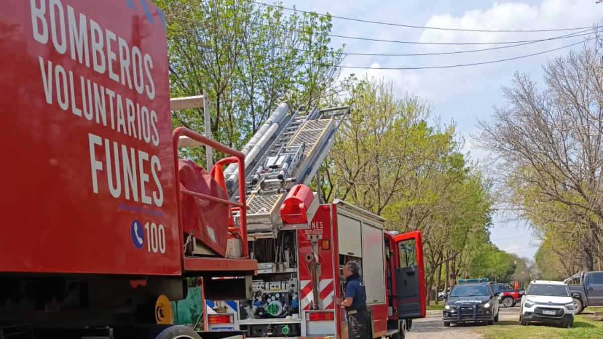 Incendio en Funes: dos personas heridas tras quemarse una casa