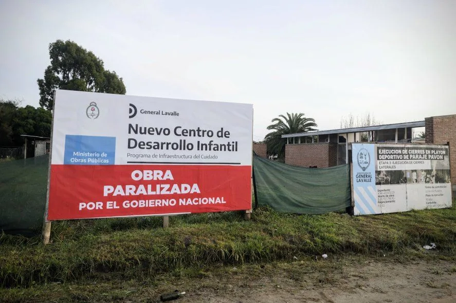 El ajuste de Milei golpea educación, obras y jubilaciones: 32% menos en términos reales