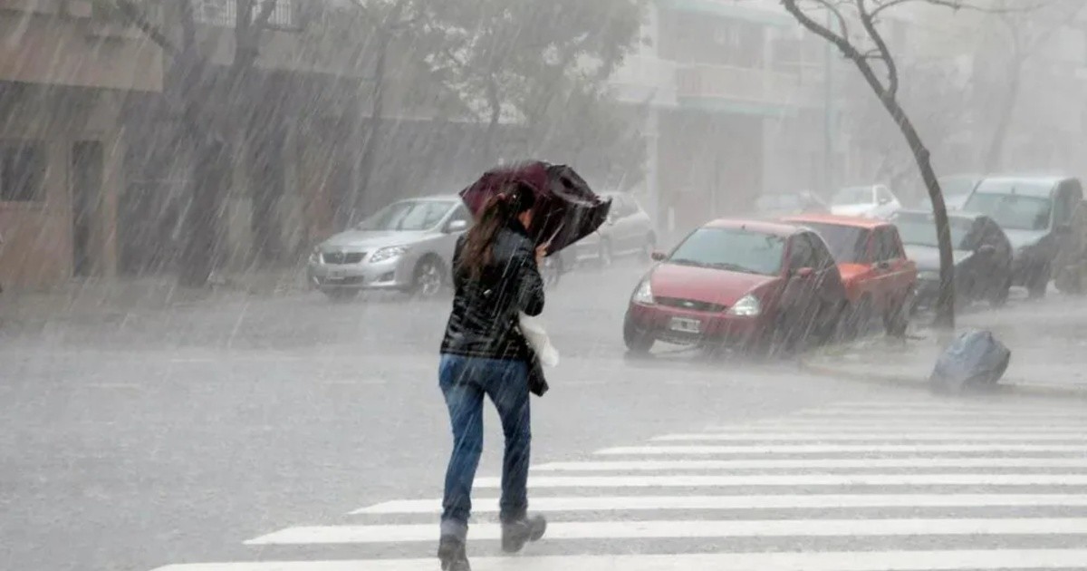 Alerta amarilla en Rosario: tormentas con granizo y ráfagas para la madrugada