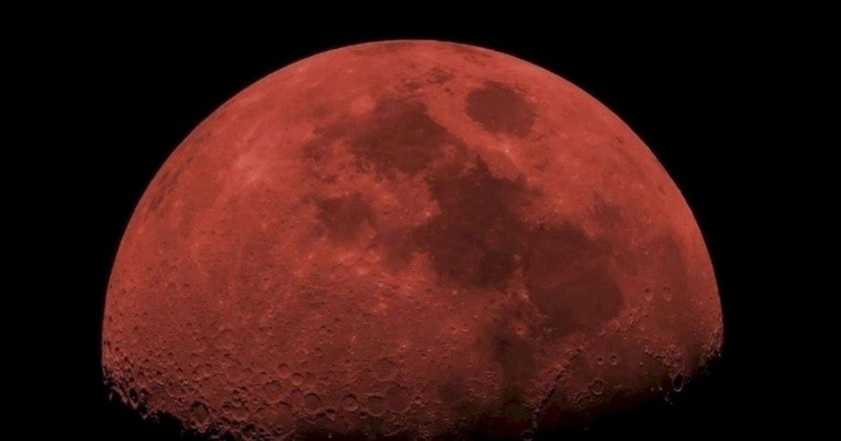 Luna de Sangre en Rosario: el Complejo Astronómico abre gratis esta noche