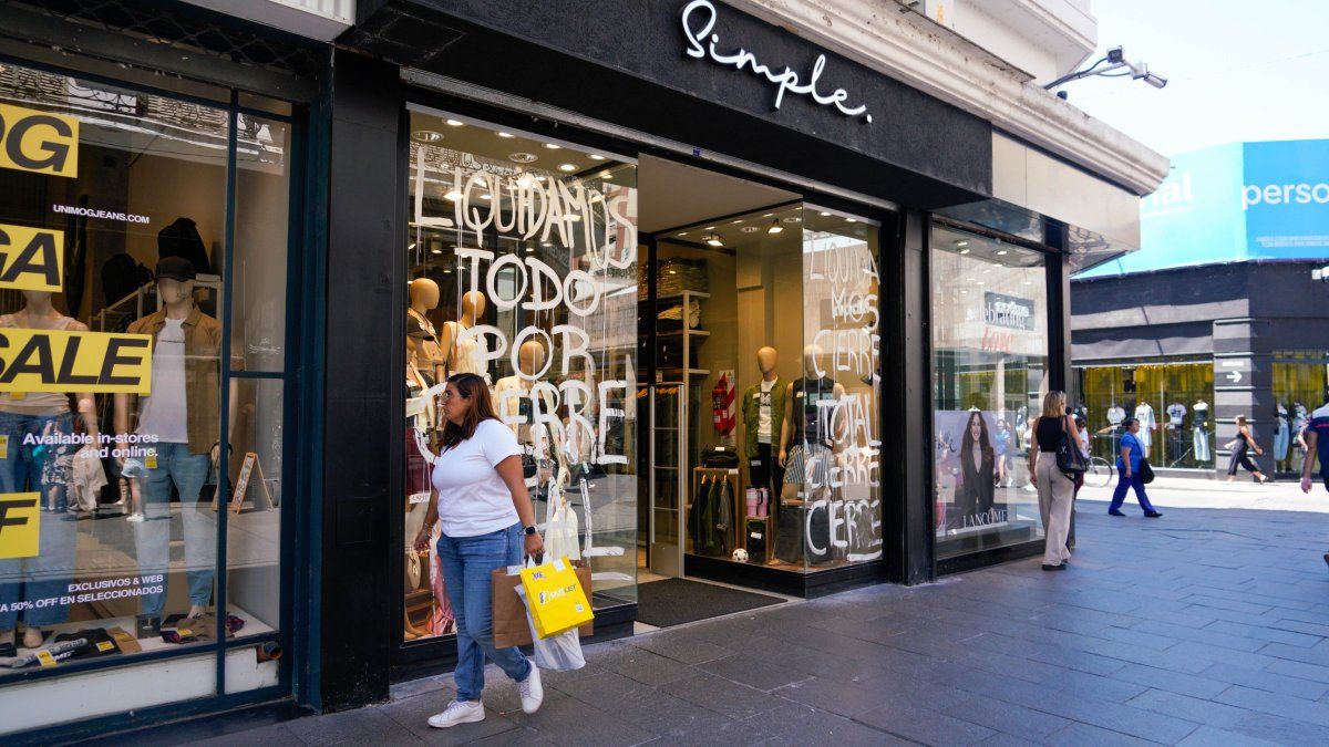 El empleo formal en Argentina cayó 9 meses seguidos: 206.000 puestos perdidos