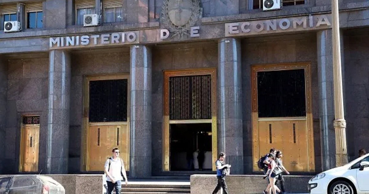 El Gobierno recortó 8% el gasto en agosto y las provincias de Santa Fe sienten el golpe