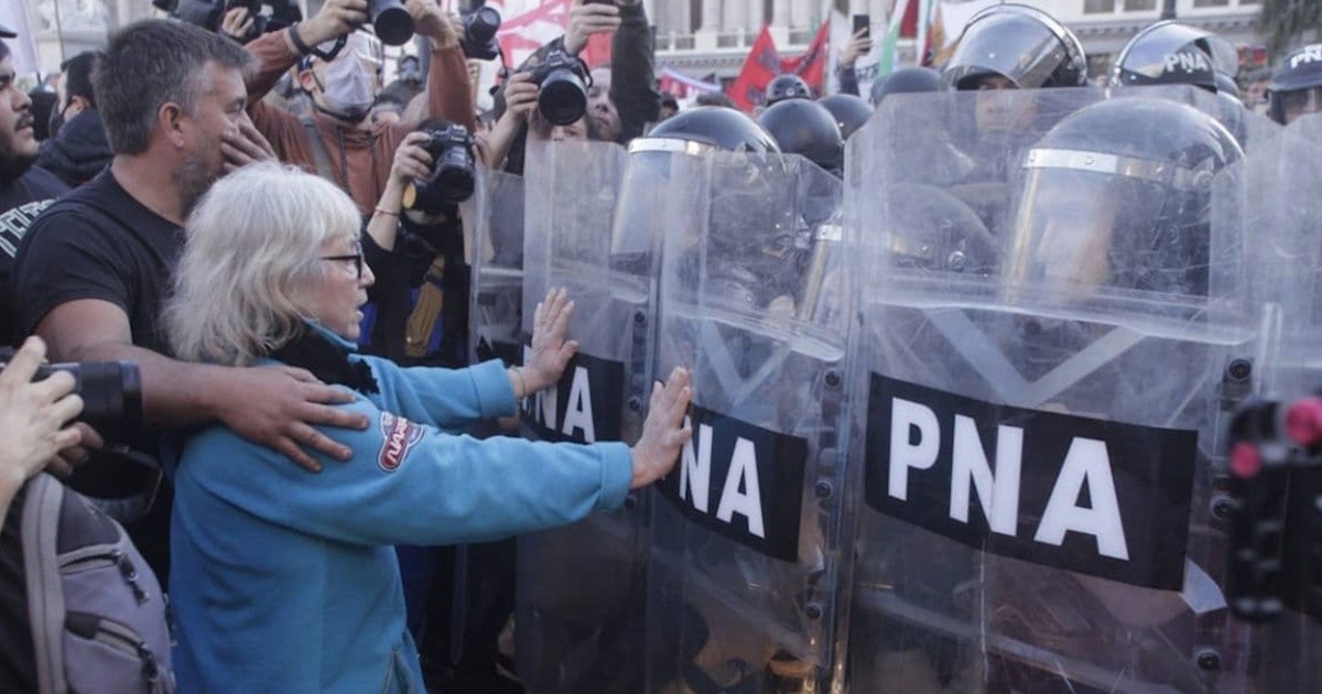 Gastaron $2.000 millones para reprimir jubilados frente al Congreso en 2025