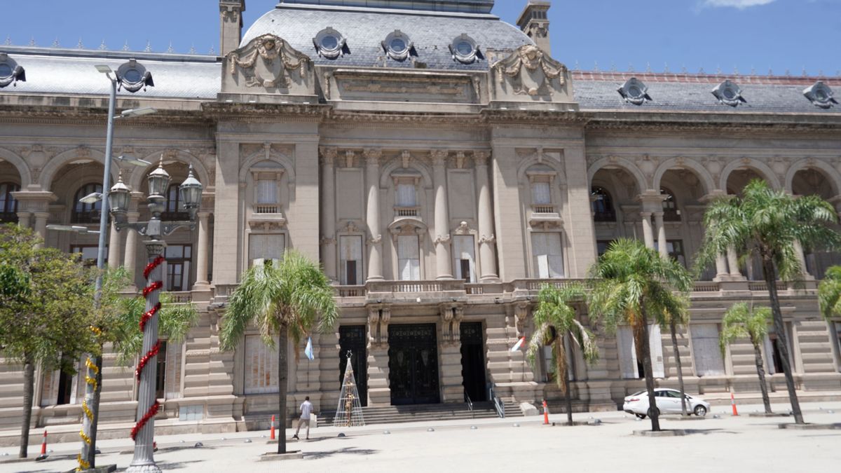 Santa Fe lanza plan para aliviar deudas de 19 mil estatales y jubilados